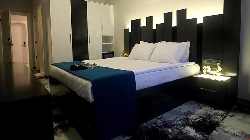 Plaza Hotel Измир Экстерьер фото